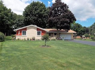 262 Pine Valley Dr, Rochester, NY 14626