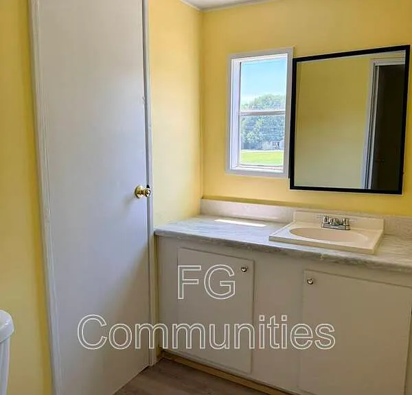 112 Laurin Dr — Photo 9