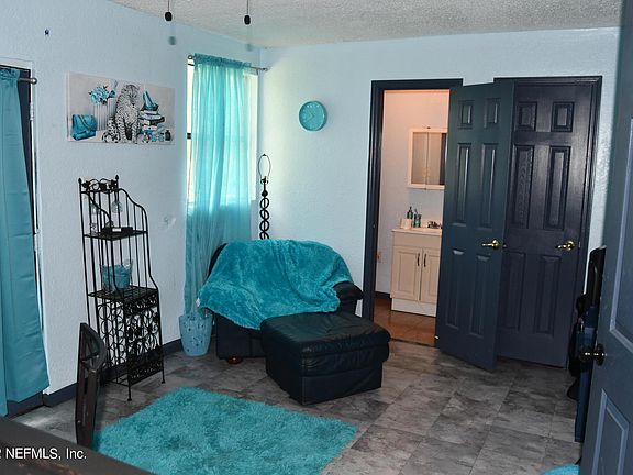 3rd image of 3237 Altamont Ave E