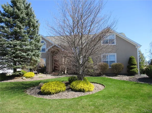 8873 Waterview Cir, Cicero, NY 13039