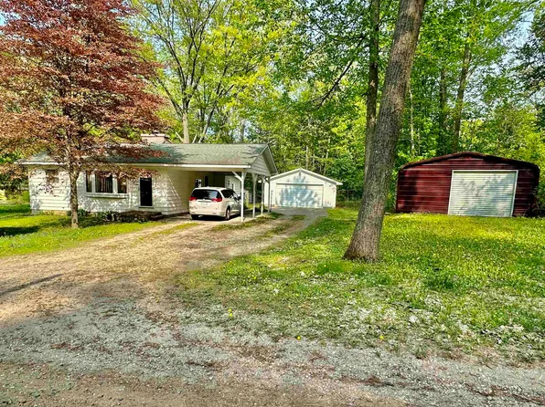 9909 Oak St, Lake, MI 48632