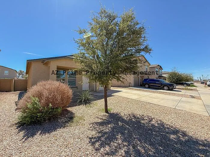 3 bed, 2.0 bath, 1012 sqft, $1,395 — Photo 3