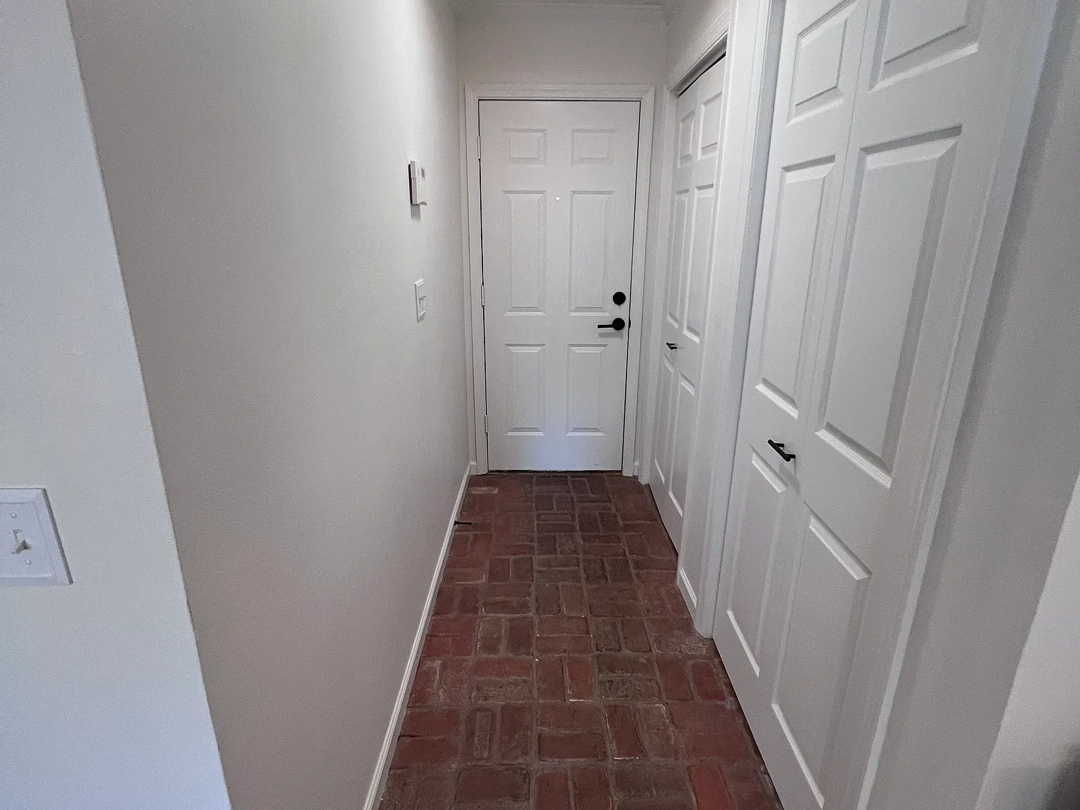 802 E Main St — Photo 3
