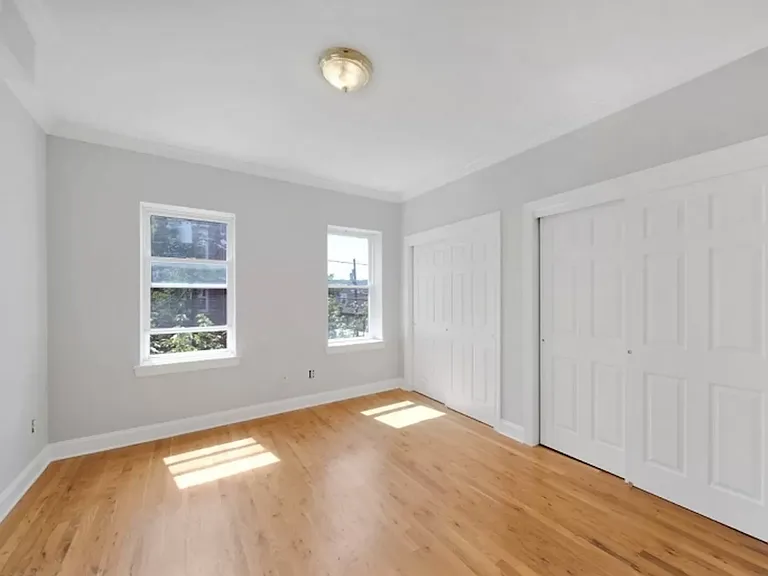 The Regis at 95 Pine — Photo 8