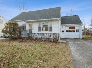 1001 Norwood Dr SE, Cedar Rapids, IA 52403