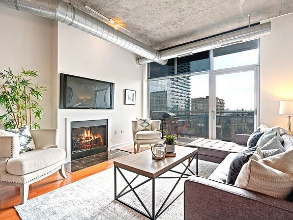 2nd image of 1305 S Michigan Ave APT 904