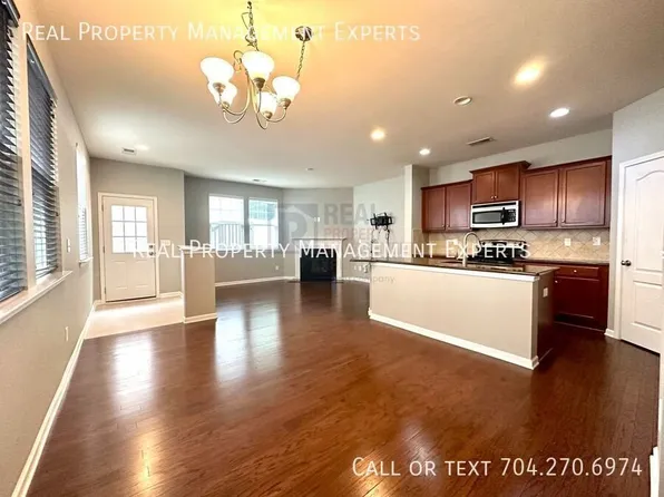 13102 Heath Grove Dr, Huntersville, NC 28078