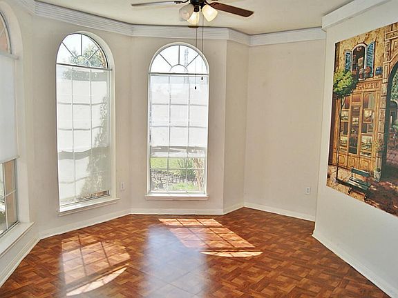 FORMAL DINING ROOM OFF KITCHEN