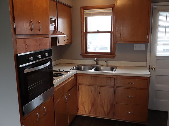 3rd image of 117 S Front St #3