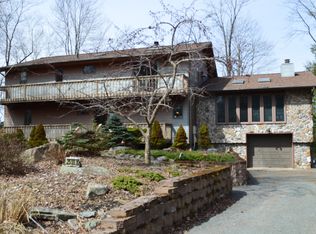 2165 Winona Dr, Pocono Lake, PA