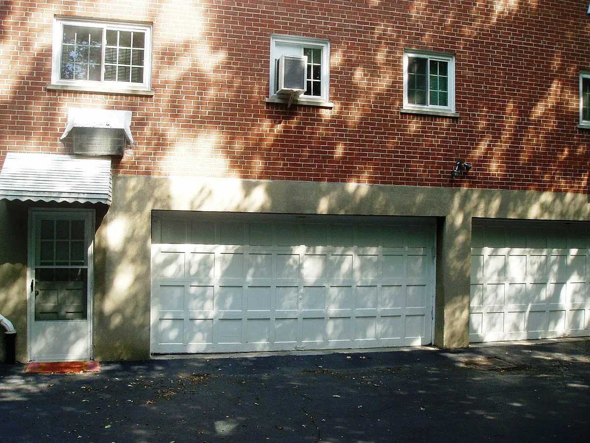 Building Photo - 1078 Delta Ave #4
