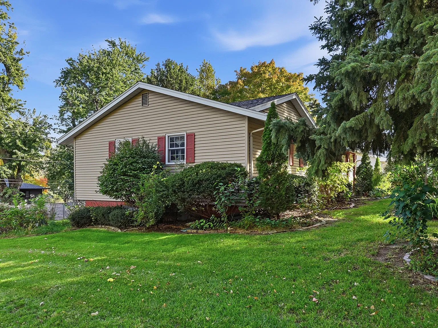 3 bed, 1850 sqft, $2,395 — Photo 3