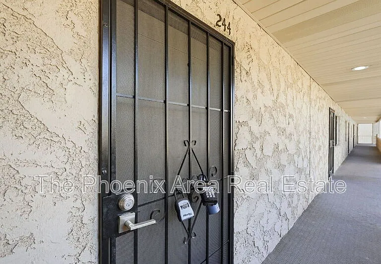 4950 N Miller Rd #244 — Photo 2