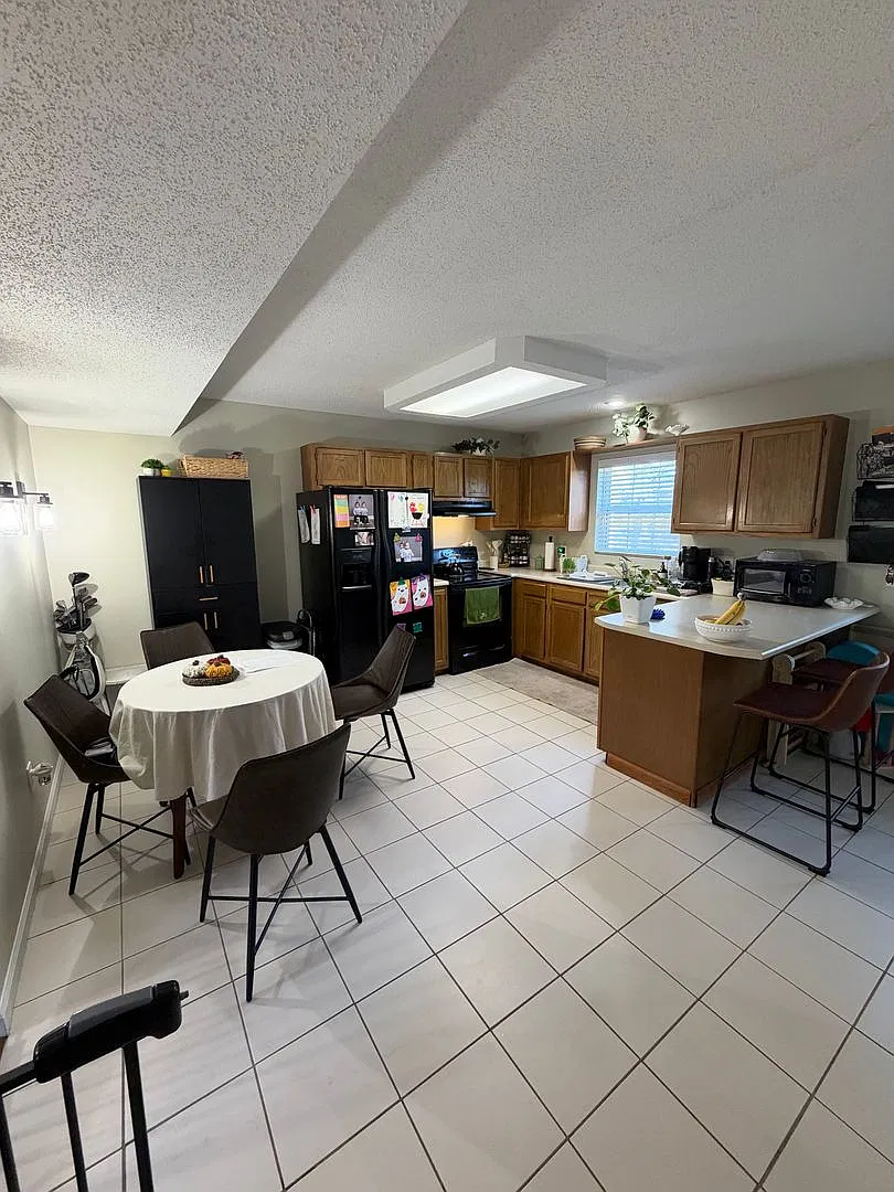 2 Bedroom 1.5 Bath — Photo 2