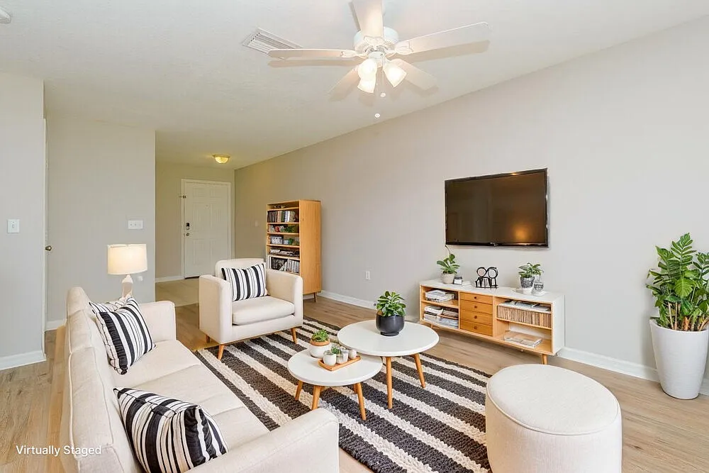 3 bed, 2.0 bath, 1558 sqft, $2,005 — Photo 4