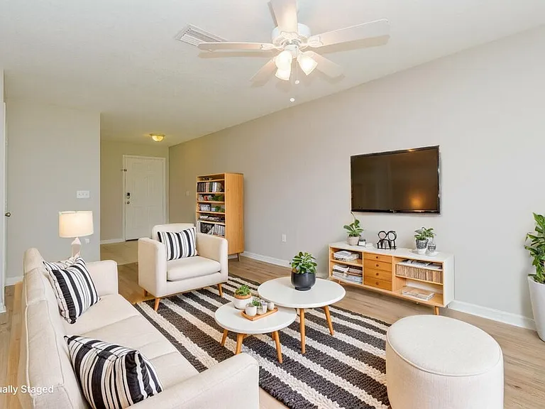 2438 Hibiscus Bay Ln — Photo 4