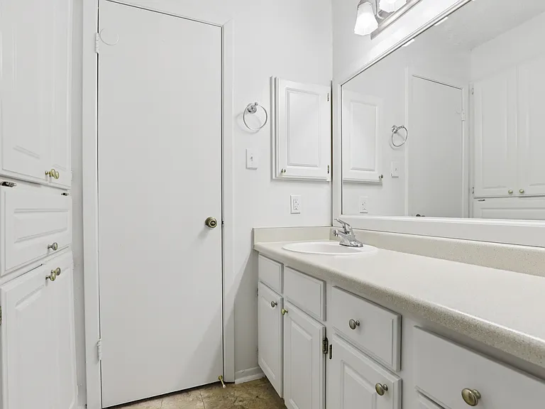 Winding Creek Apartments — Photo 31