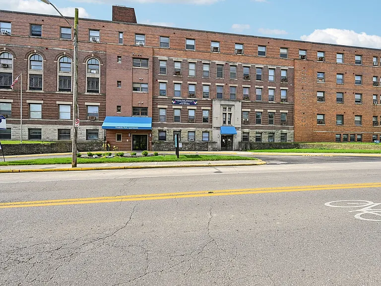 Franklin Park Apartments — Photo 17