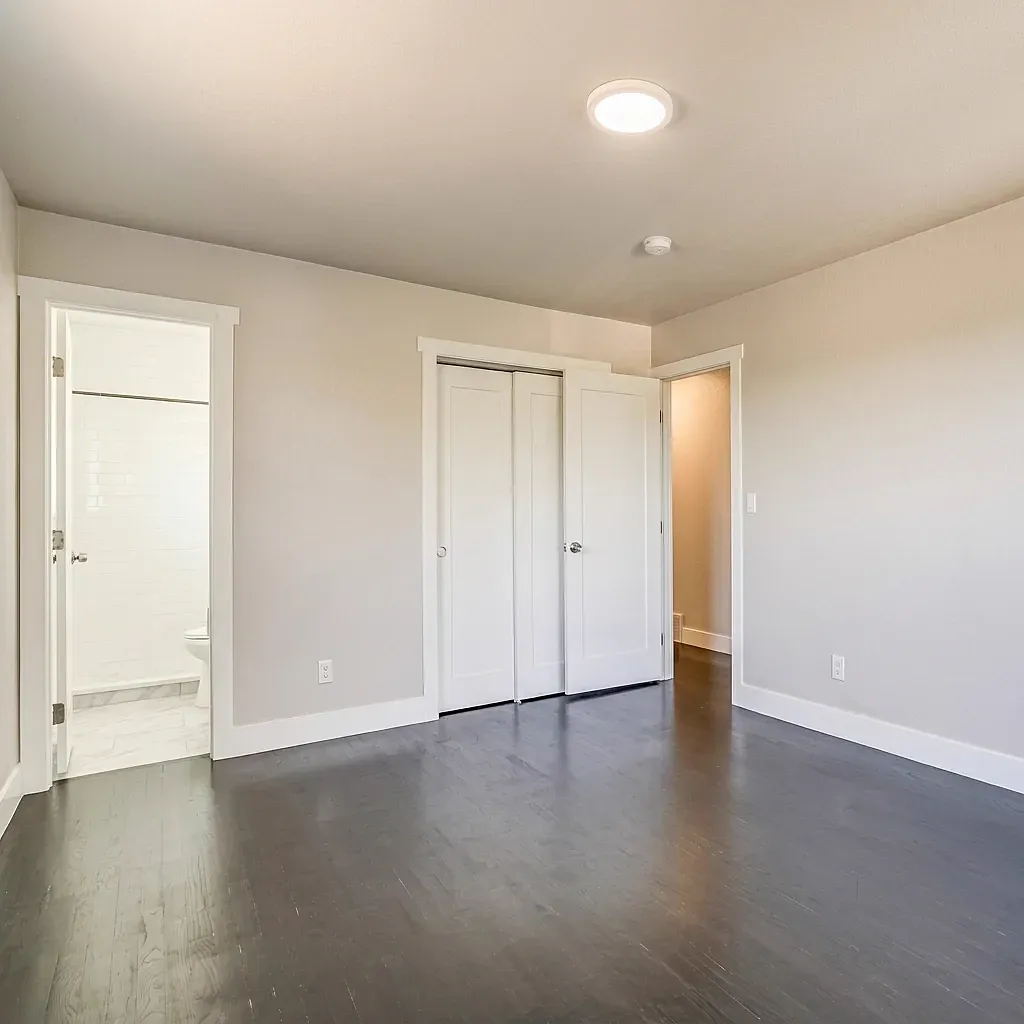 Building Photo - 482 W 80th Ave