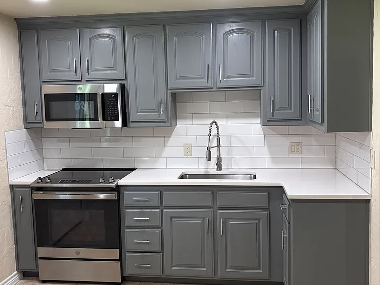 804 Clyde St — Photo 5