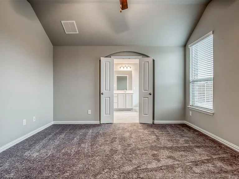 638 Devonshire Ln — Photo 25