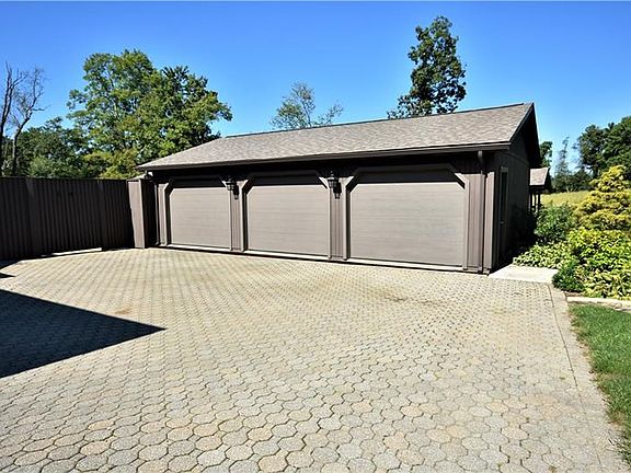 3rd image of 104 McConnell Dr