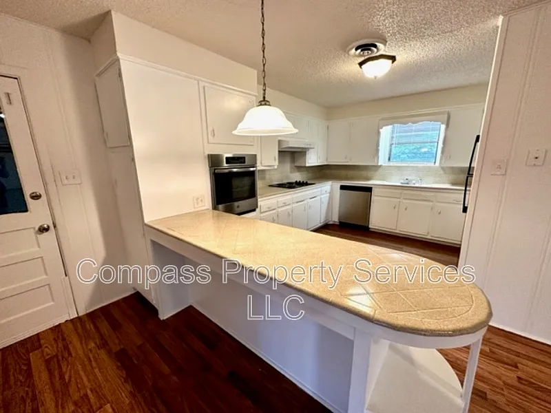 3 bed, 2.0 bath, 1781 sqft, $1,900 — Photo 3