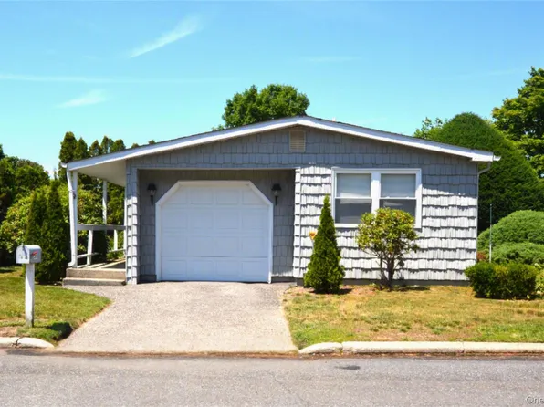 36 Village E, Manorville, NY 11949