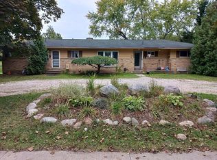 60 Waldon Rd, Clarkston, MI 48346