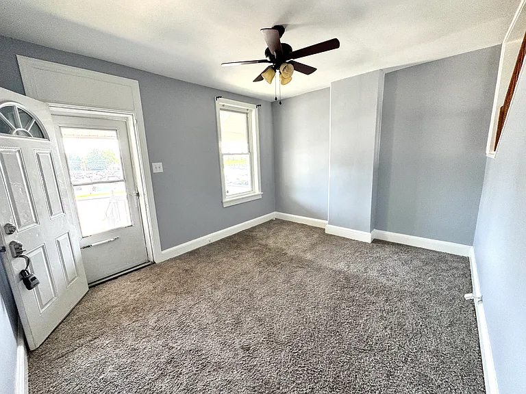 1016 Hill St — Photo 5