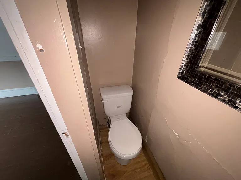 359 Charlotte St #A — Photo 6