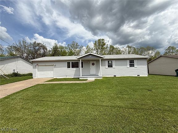 2nd image of 32 Ash Cir