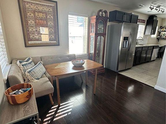 3rd image of 3124 W Gill Pl