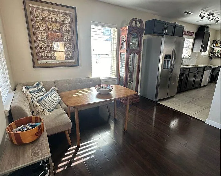 3124 W Gill Pl — Photo 3