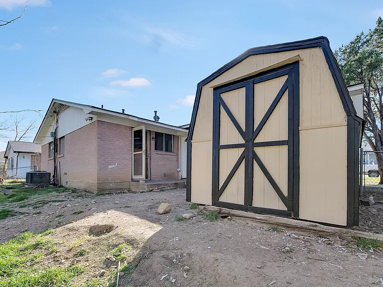 1009 Meadow Park Dr — Photo 11