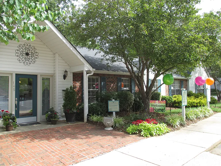 Haw Creek Mews Apartments and Townhomes — Photo 6
