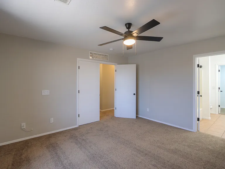 305 W Settlers Trl — Photo 26
