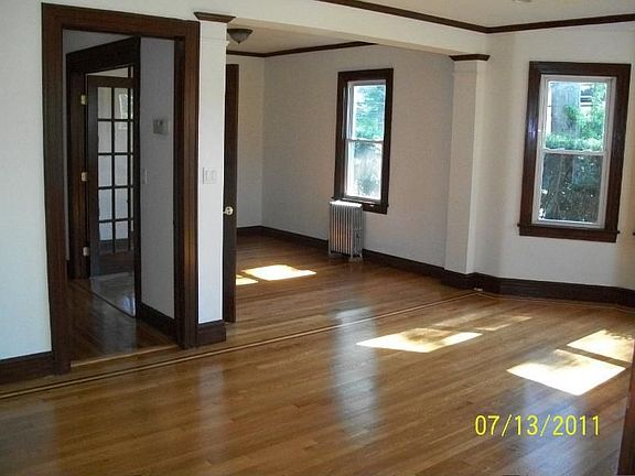 2nd image of 20 Dover Ln
