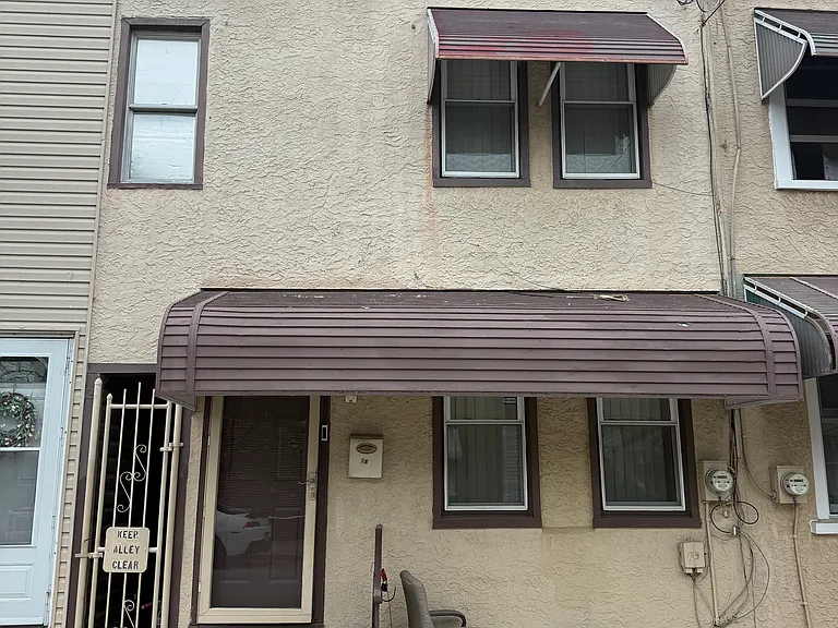 18 W 3rd St — Photo 1