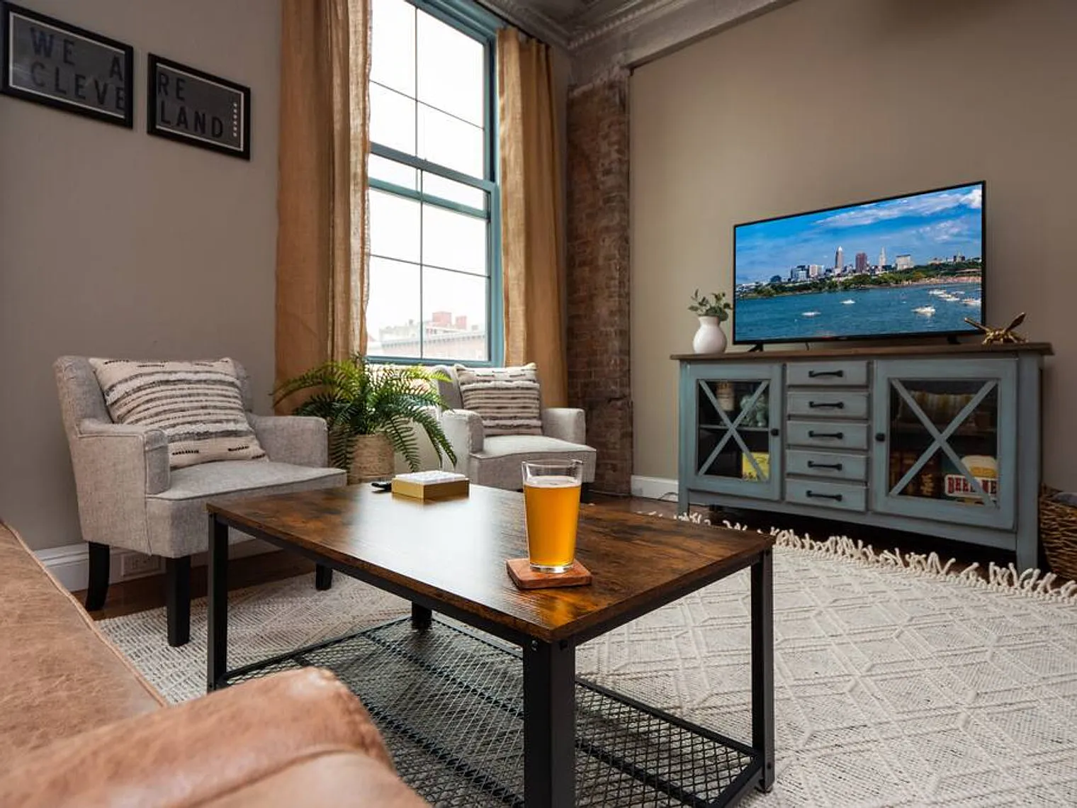 1 bed, 1.0 bath, 796 sqft, $2,135 — Photo 2