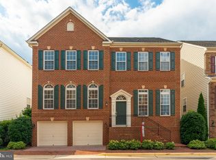 9166 Prices Cove Ln, Fort Belvoir, VA 22060