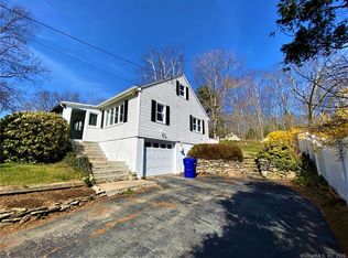 578 Cow Hill Rd, Groton, CT 06355