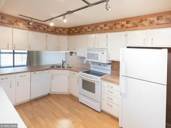 4350 Trenton Ln N APT 105, Plymouth, MN 55442