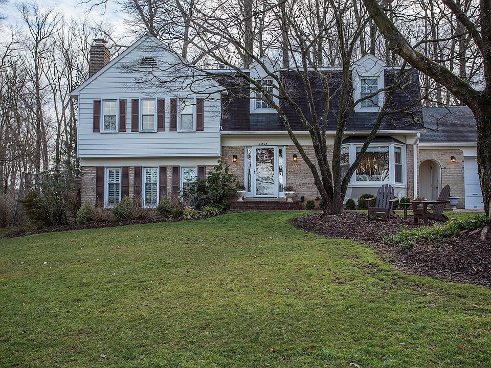 1st image of 2205 Loch Lomond Dr