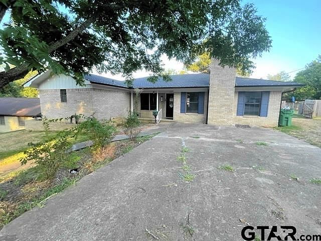1st image of 205 S Meadowbrook Dr