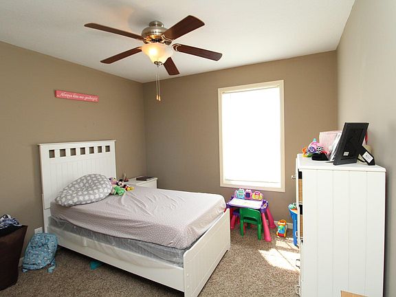 5th image of 380 Andrew Dr