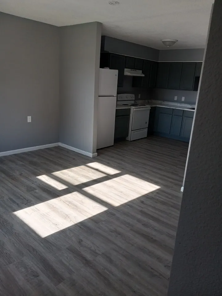 2 bed, $750 — Photo 3