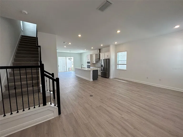 16902 Hamlin Oasis Loop — Photo 2
