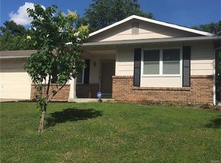 18 Brookshire Dr, Saint Peters, MO 63376