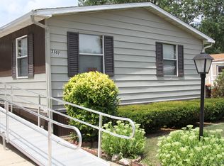 2307 24th St, Bloomington, IL 61704